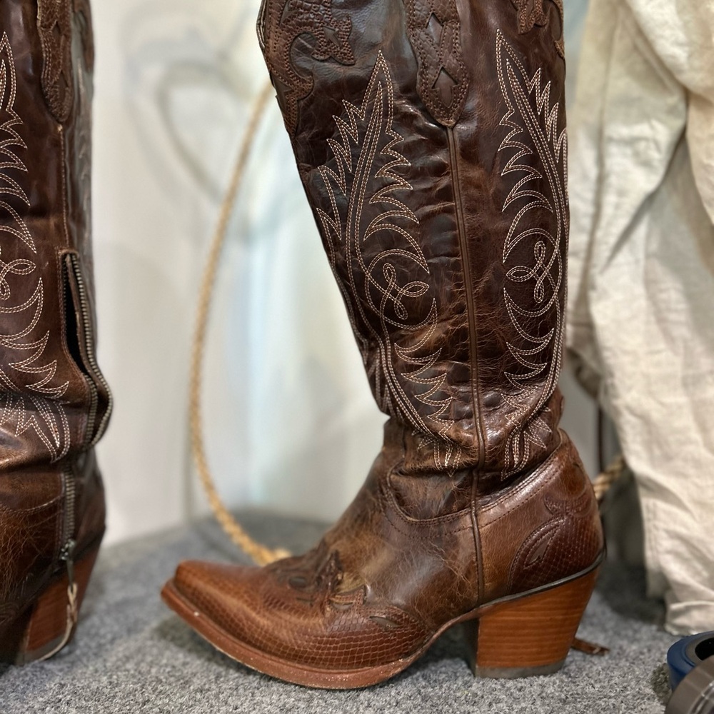 Ariat Women’s Tall 9.5 B Western Leather Boots